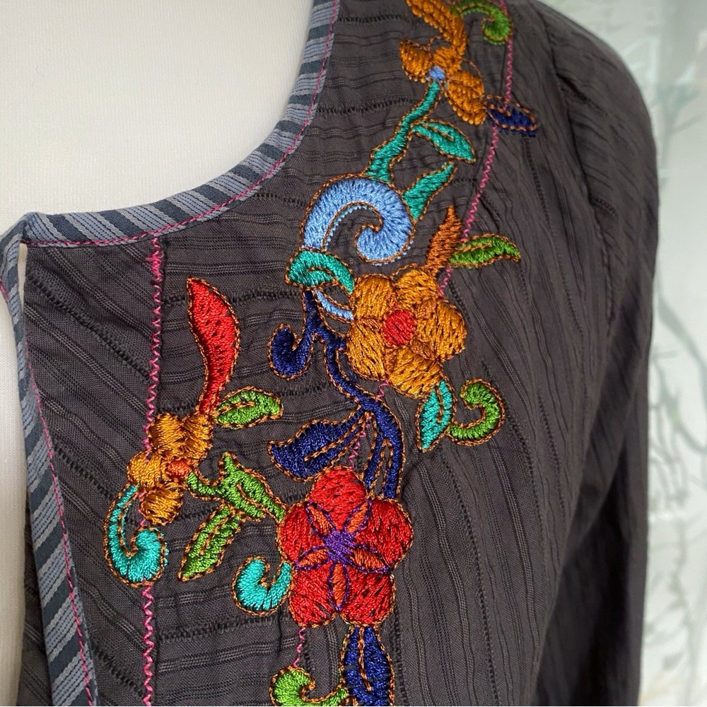 3J JOHNNY WAS flower butterfly heart embroidered gray long sleeve neck tie top - Picture 8 of 11